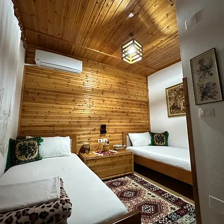 Ahmetaj מלון 3*