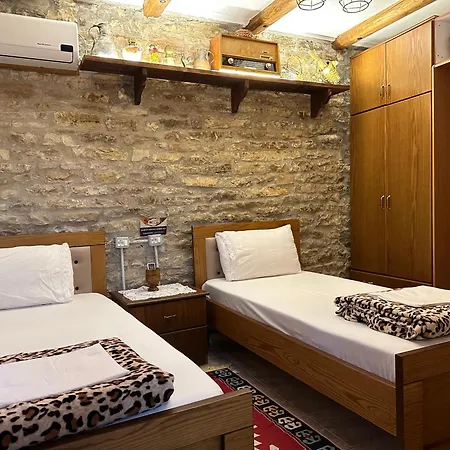 Ahmetaj מלון 3*