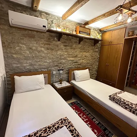 Ahmetaj מלון 3*