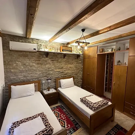 Ahmetaj מלון Gjirokastër