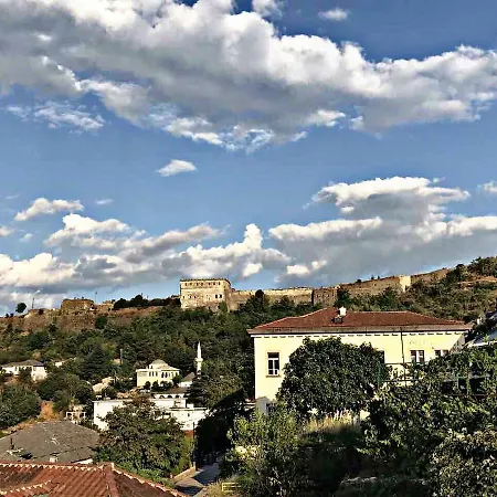 Ahmetaj מלון 3*